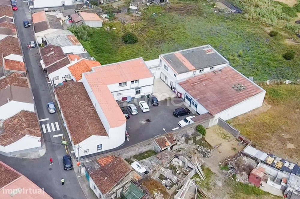 Espaço comercial – Praia do Monte Verde – Ribeira Grande