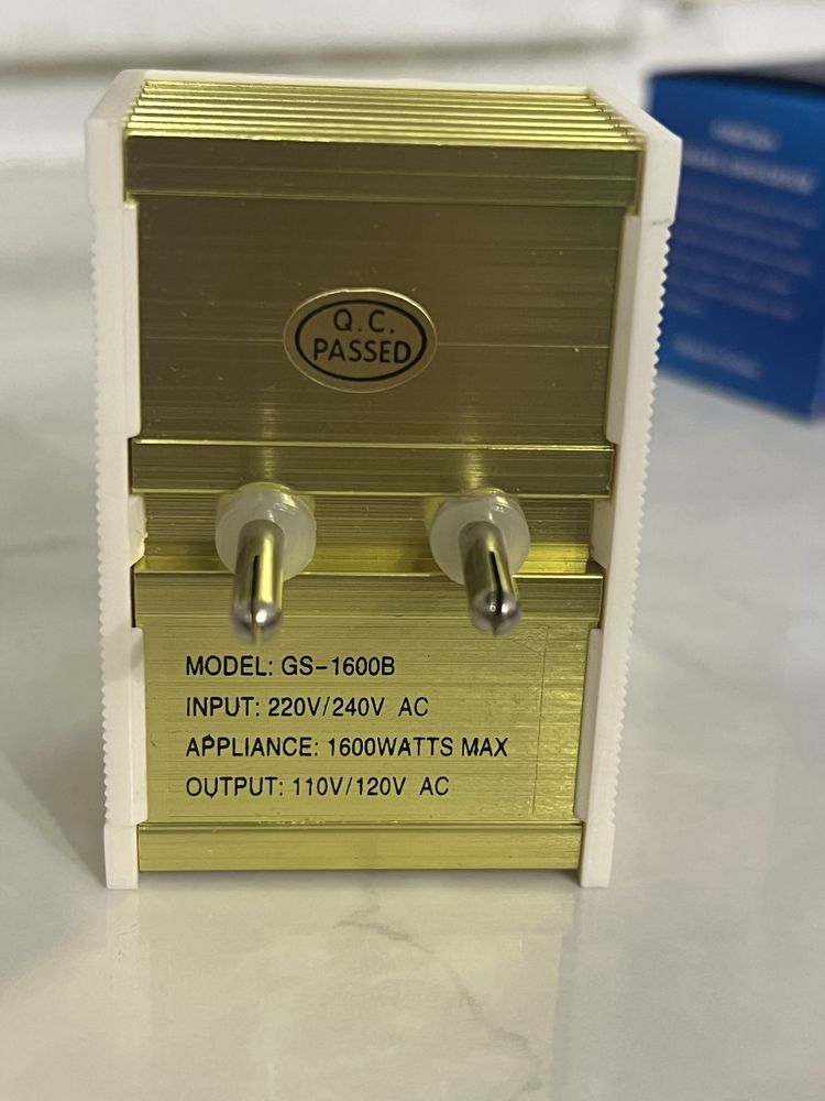 Понижувач напруги з 220 на 110/120V 1600W ,конвертер ,перетворювач.