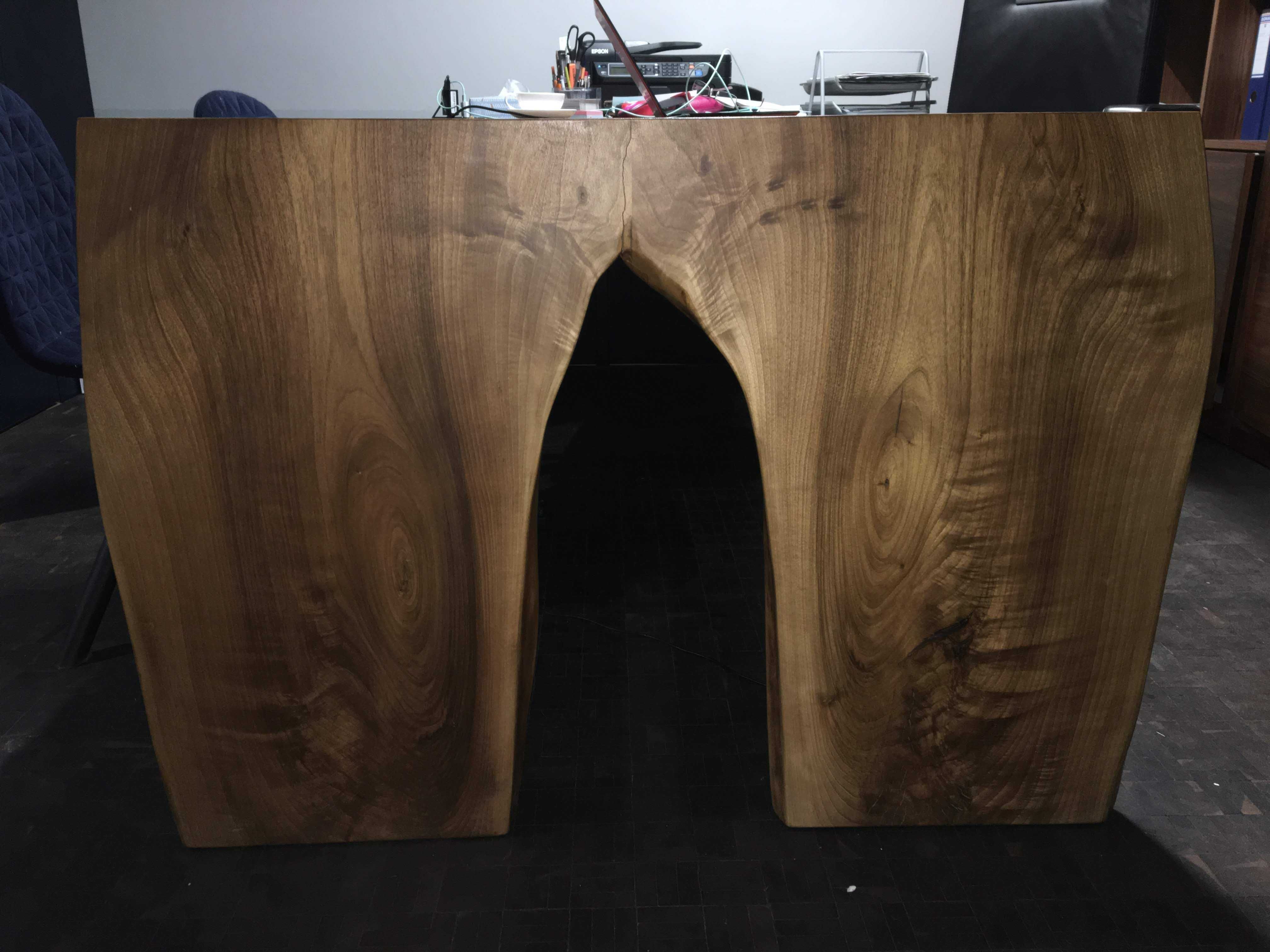 Stół, biurko drewniane duże, stół ekspozycyjny, orzech amerykański