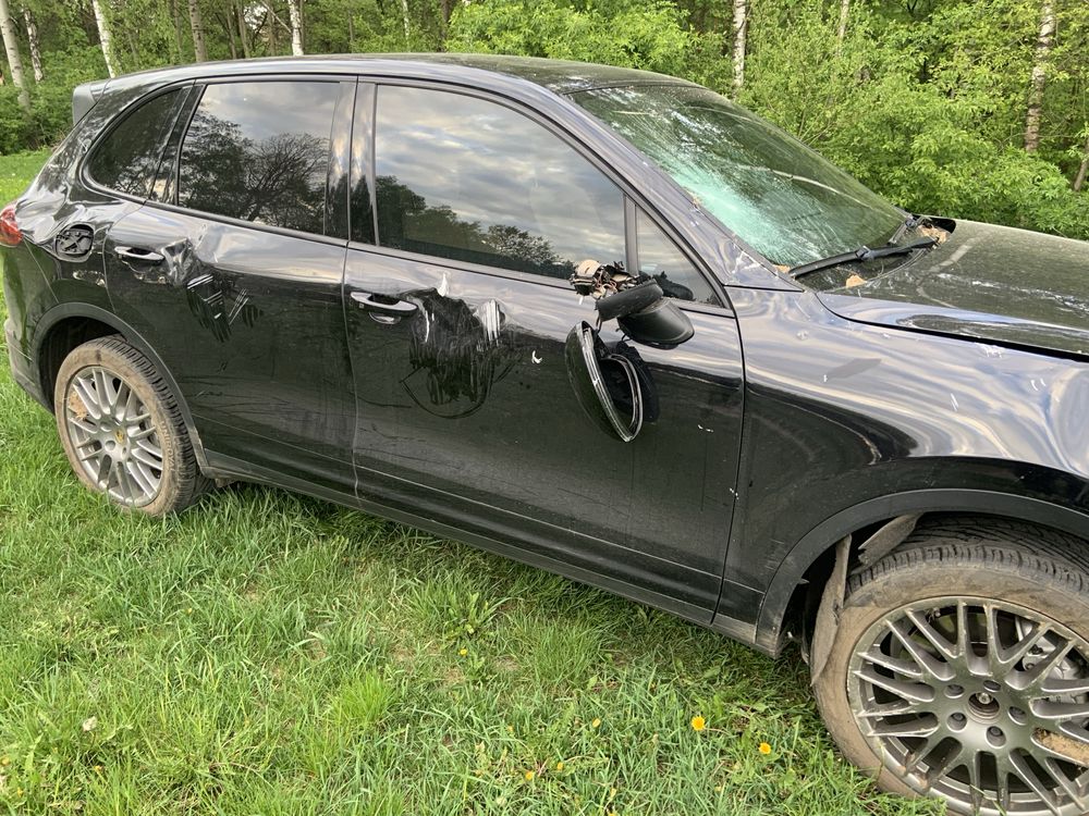 Porsche Cayenne S uszkodzony