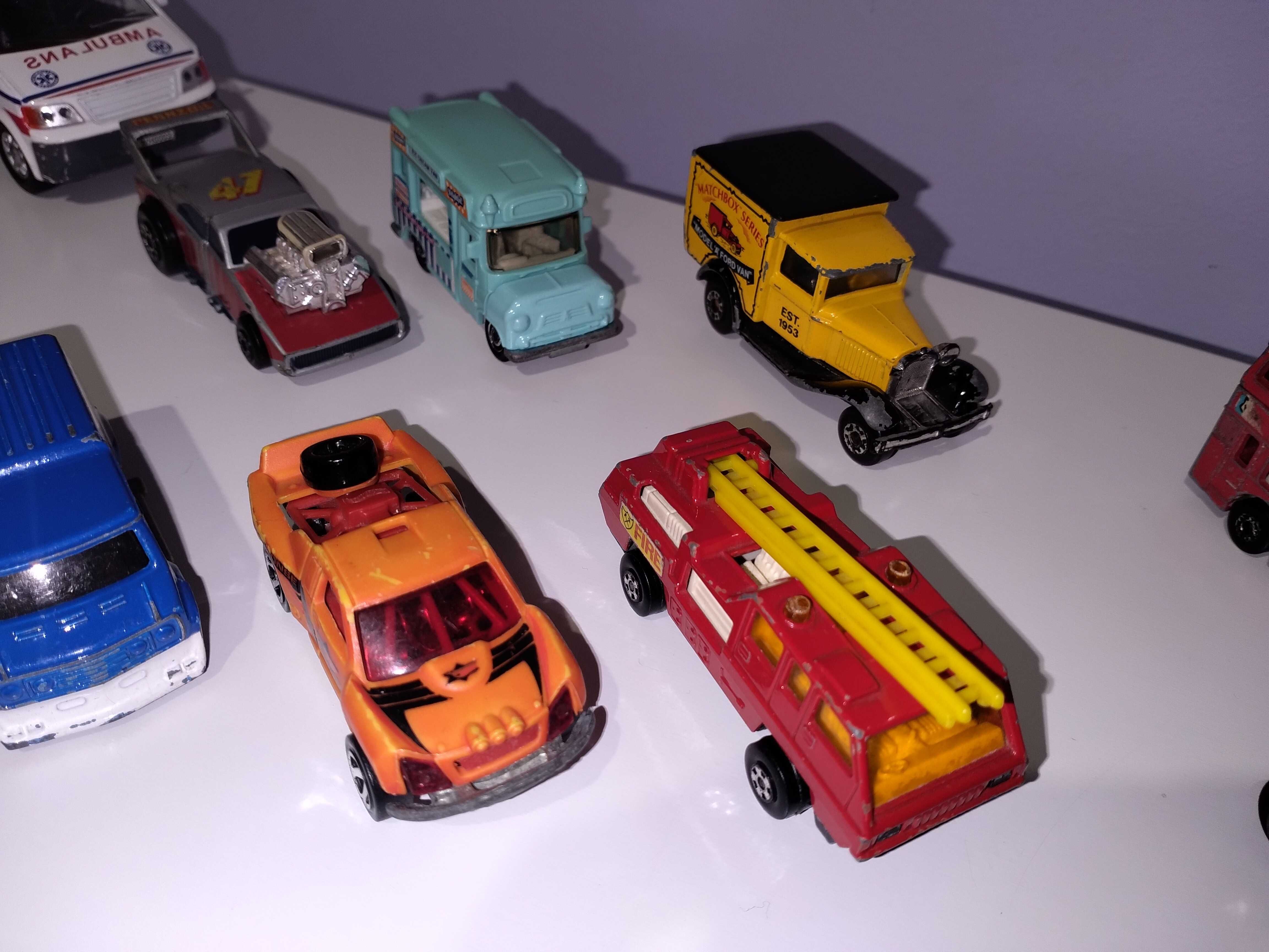 samochody metalowe resoraki hot wheels majorete matchbox 22 sztuki