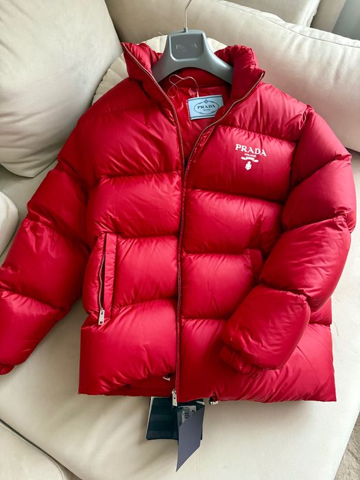 Пуховик, куртка Prada , celine miu