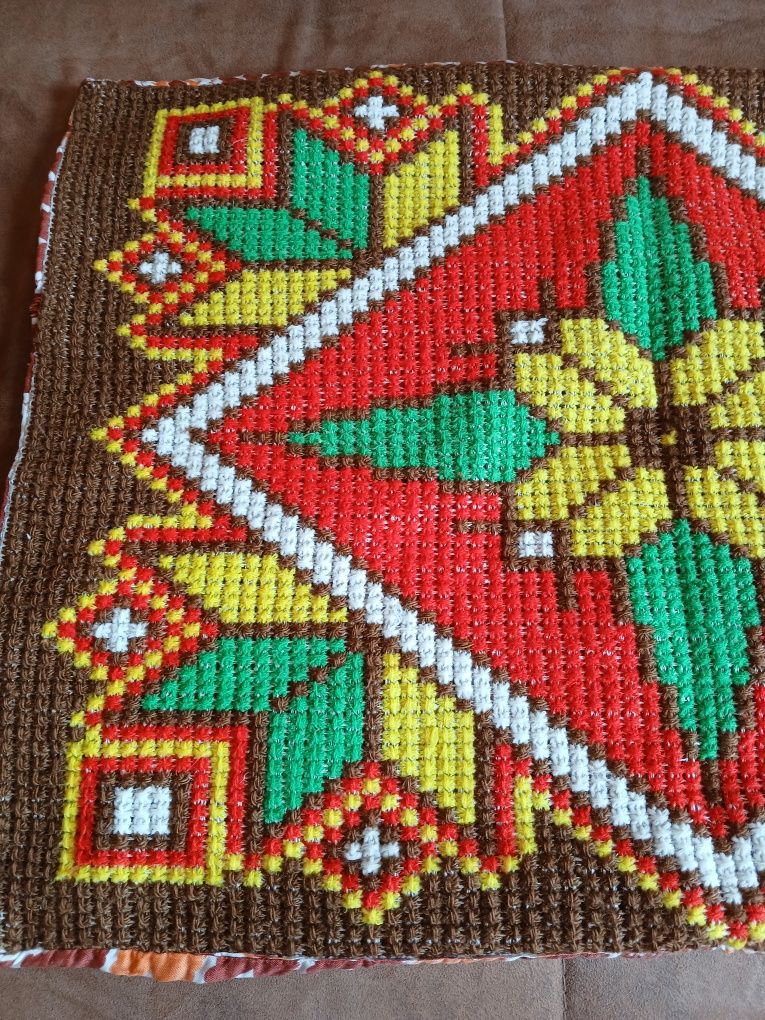 Poduszka hand made haft krzyżykowy