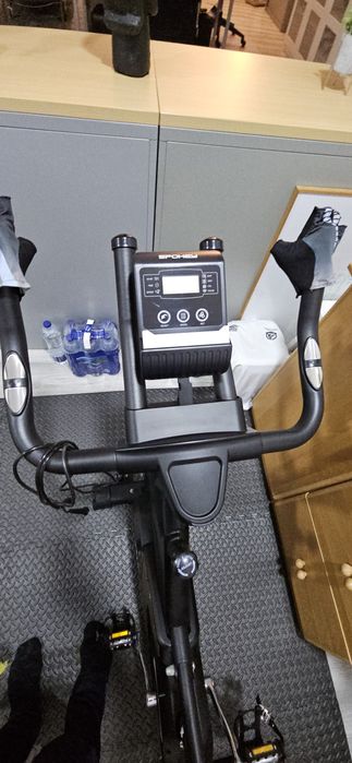 Máquina de Remo e Spinning Bike