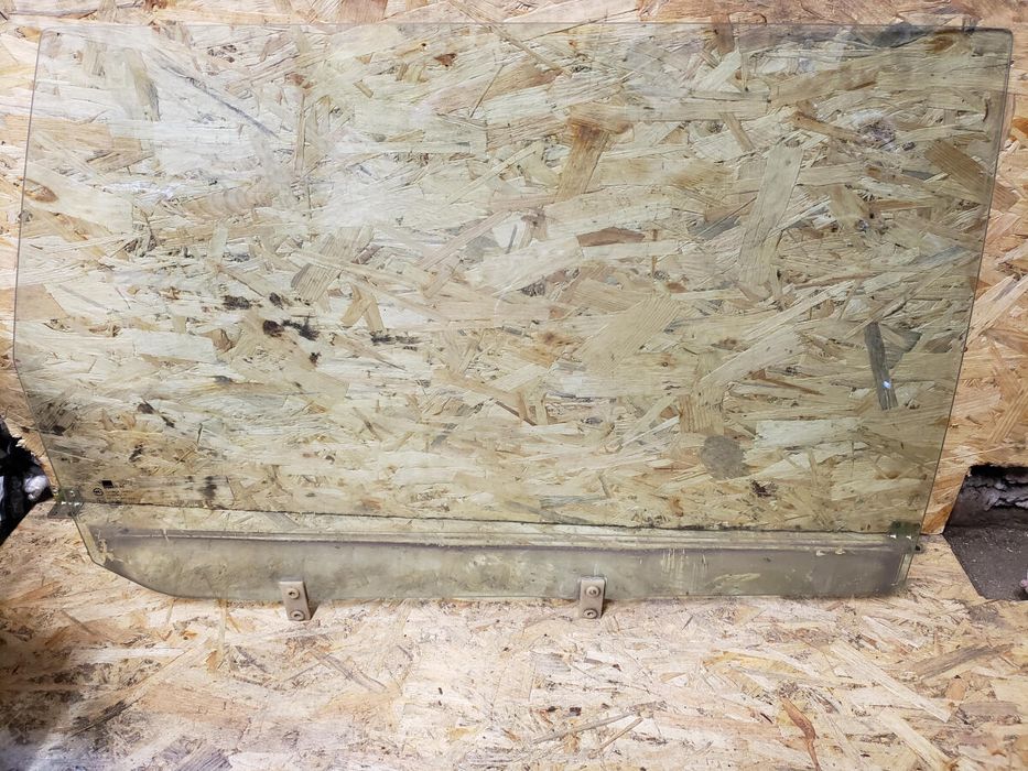 Стекло двери задней правой Hyundai Trajet 2000-2010 разборка