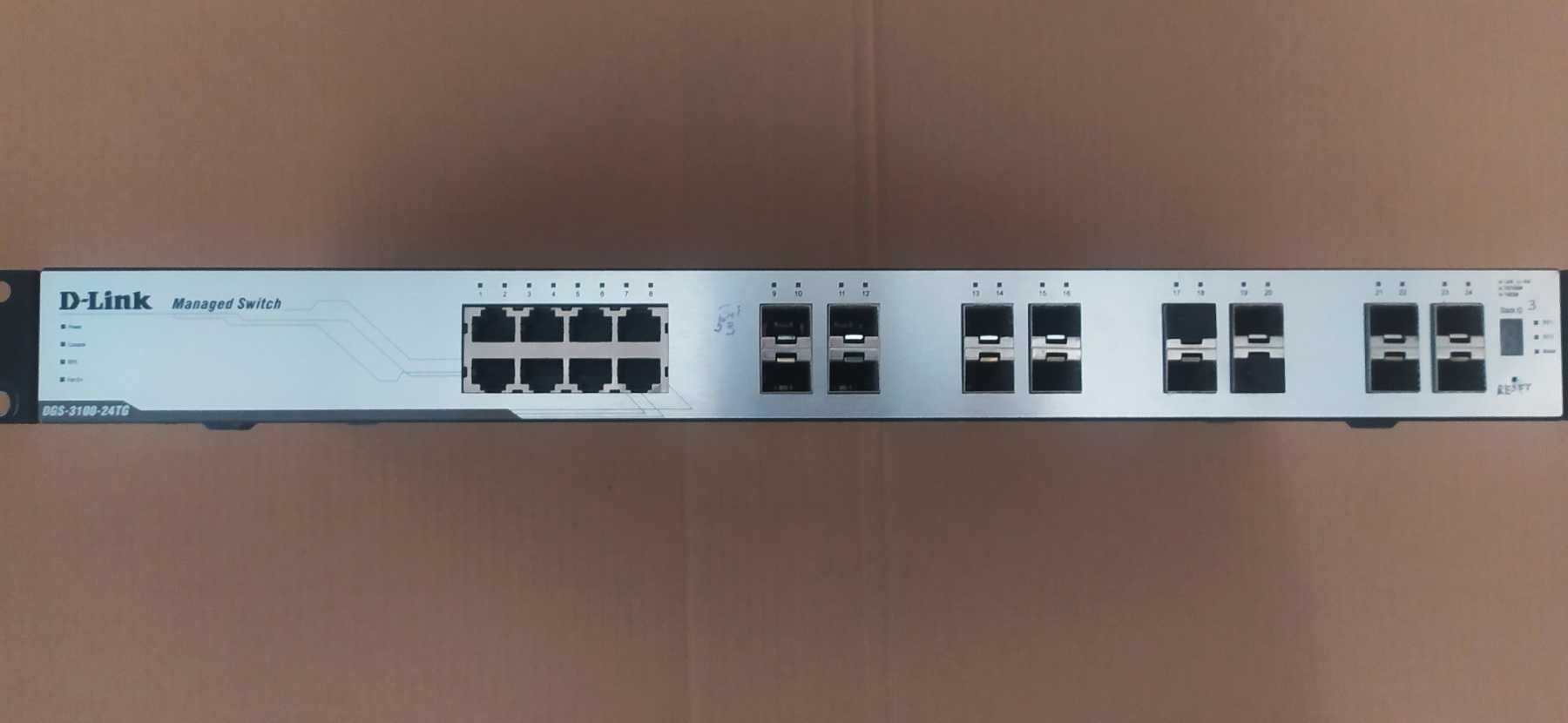 D-Link 3100-24TG, DES 3200-28F