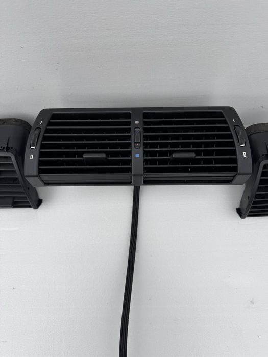 Пісдстаканники з шторкою.пластик салону. бмв х5 є53