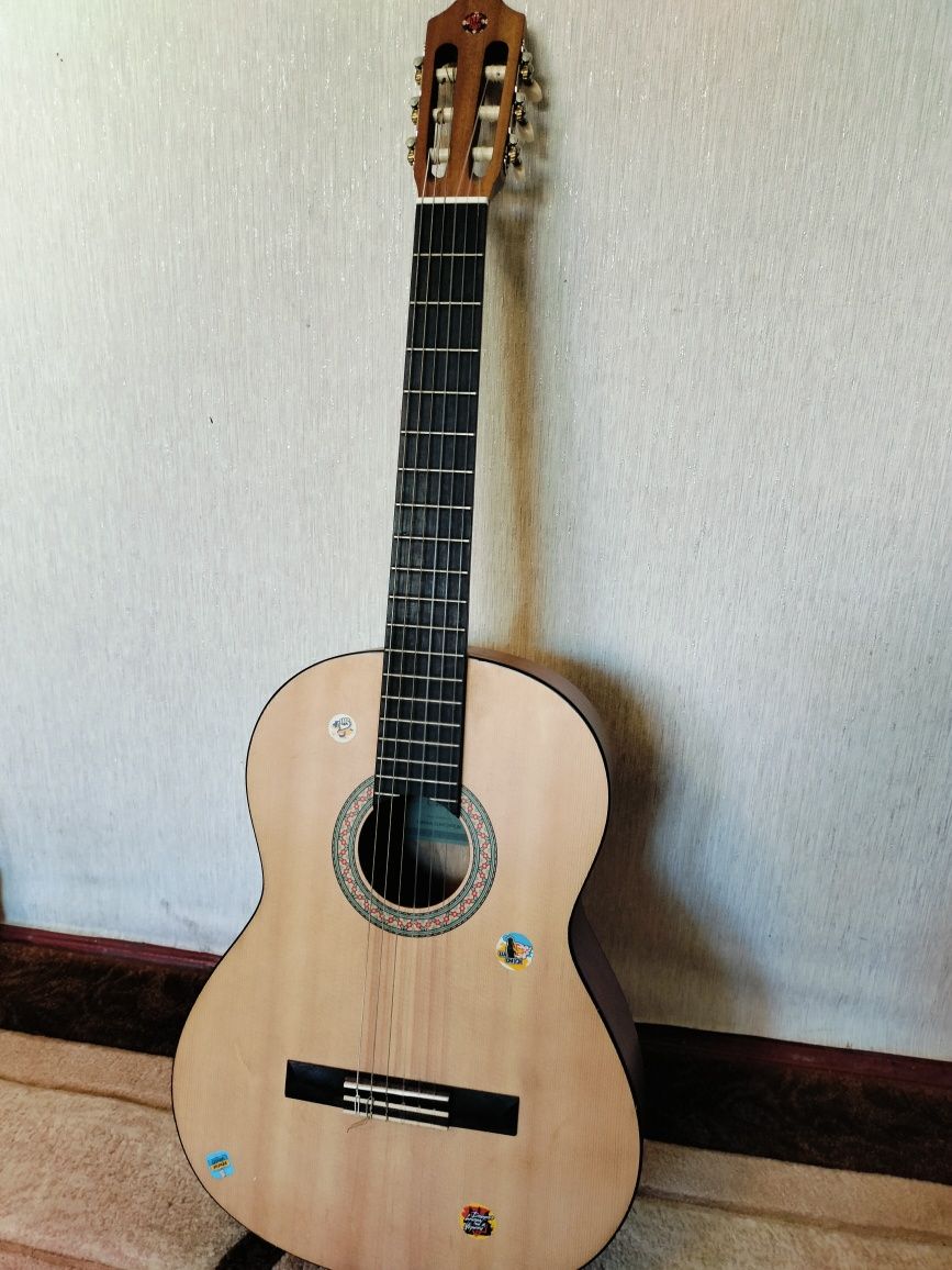 Гітара класична YAMAHA, продаю разом з чохлом PRO Acropolis