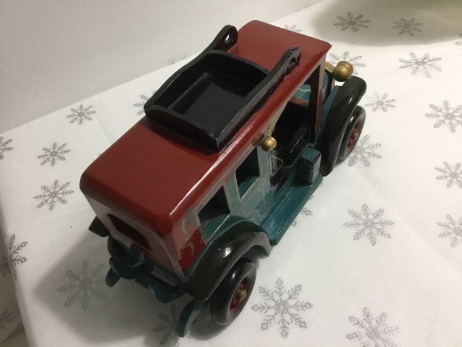 Carro decorativo em Madeira