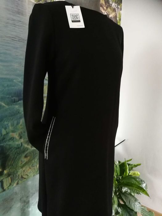 Sukienka klasyczna czarna trapezowa kieszenie