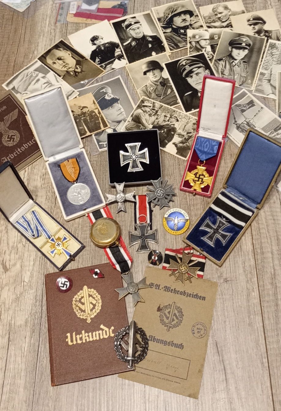 Militaria III Reich Wehrmacht Segunda Guerra Mundial Pin Cruz Vermelha