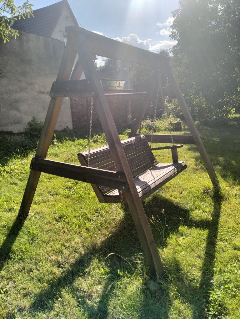 Huśtawka drewniana do ogrodu