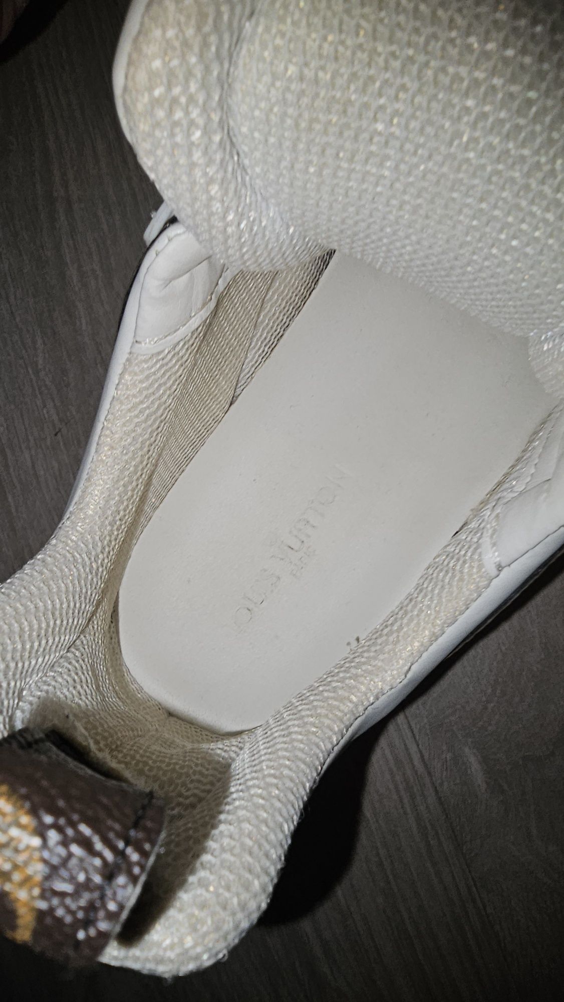 Tenis novos lv 37