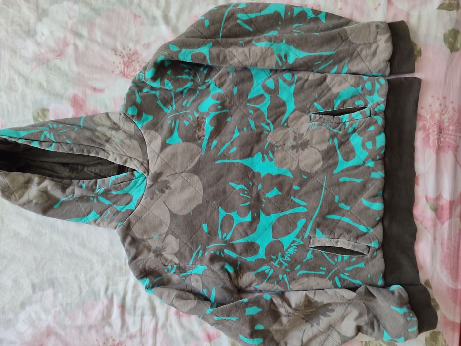 Продам джинсовую куртку, толстовки.