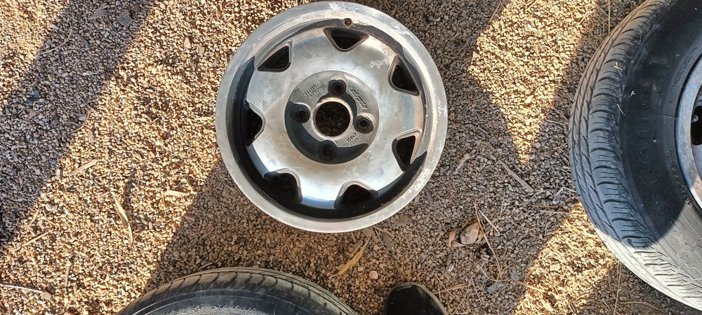 Jantes velhas para desocupar