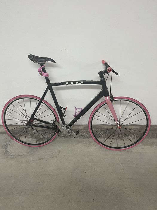 Bicicleta fixie, ciclismo cidade, roda livre.