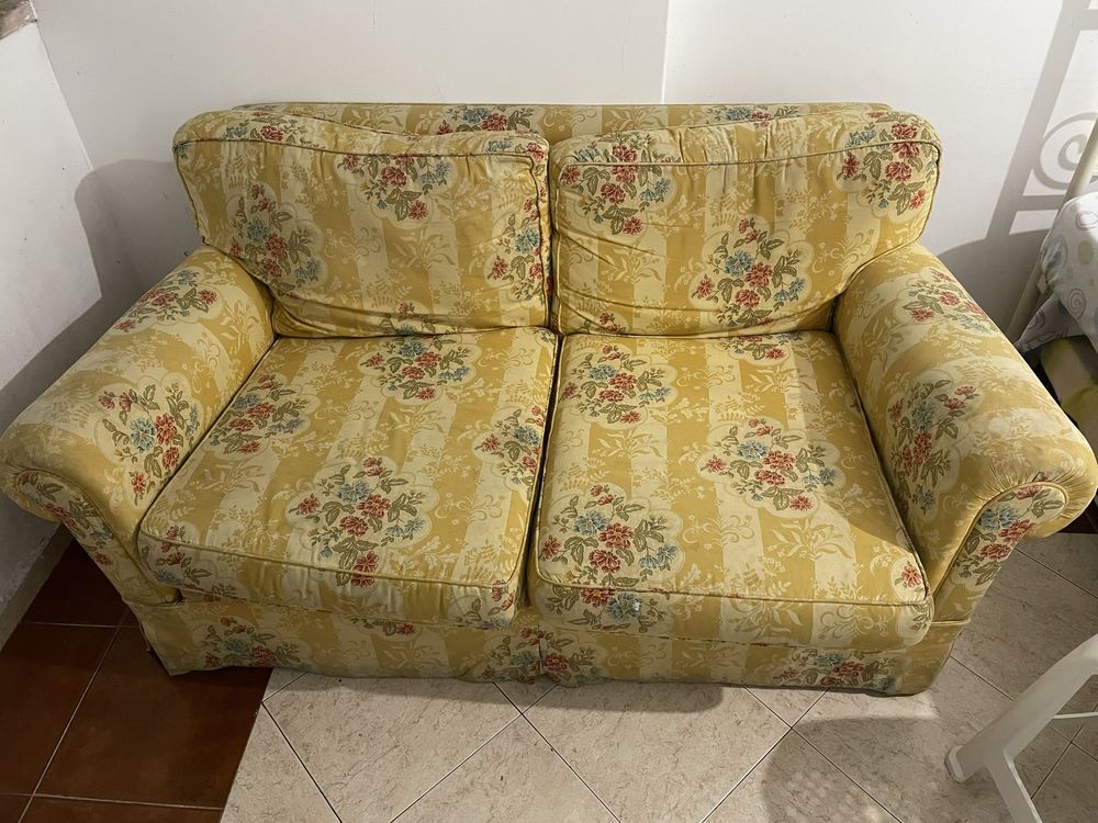 Sofa usado para desocupar