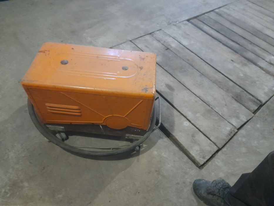 Компрессор повітряний.