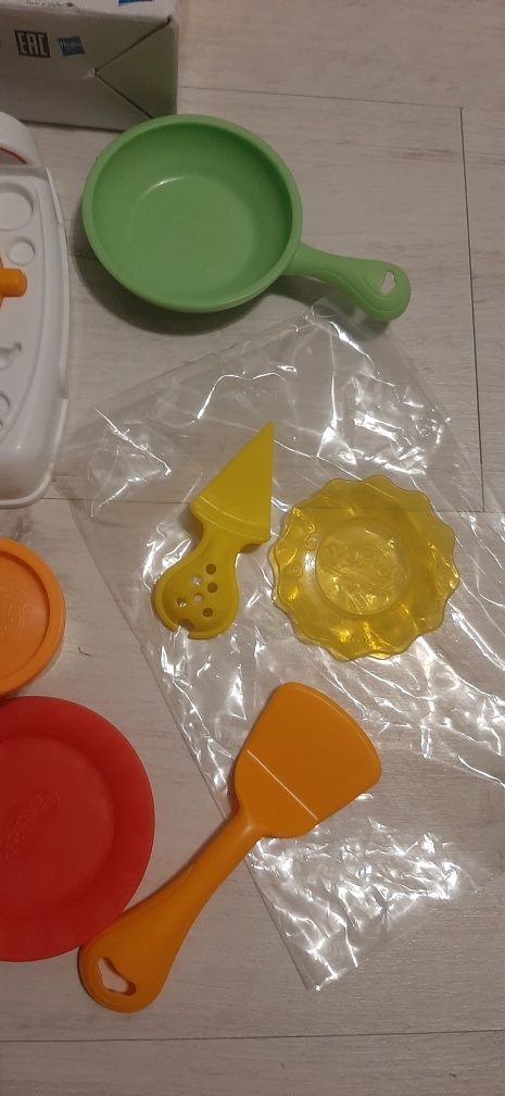 Play-Doh Wesoła kuchnia elektryczna kuchenka gotowanie NOWA ciastolina