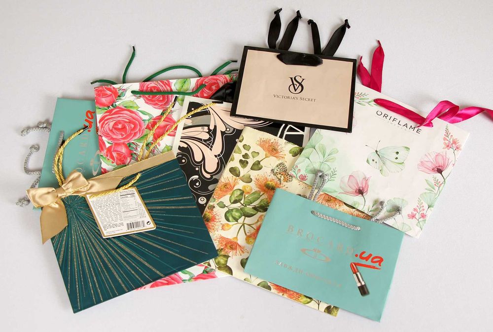 Пакет подарунковий, пакування