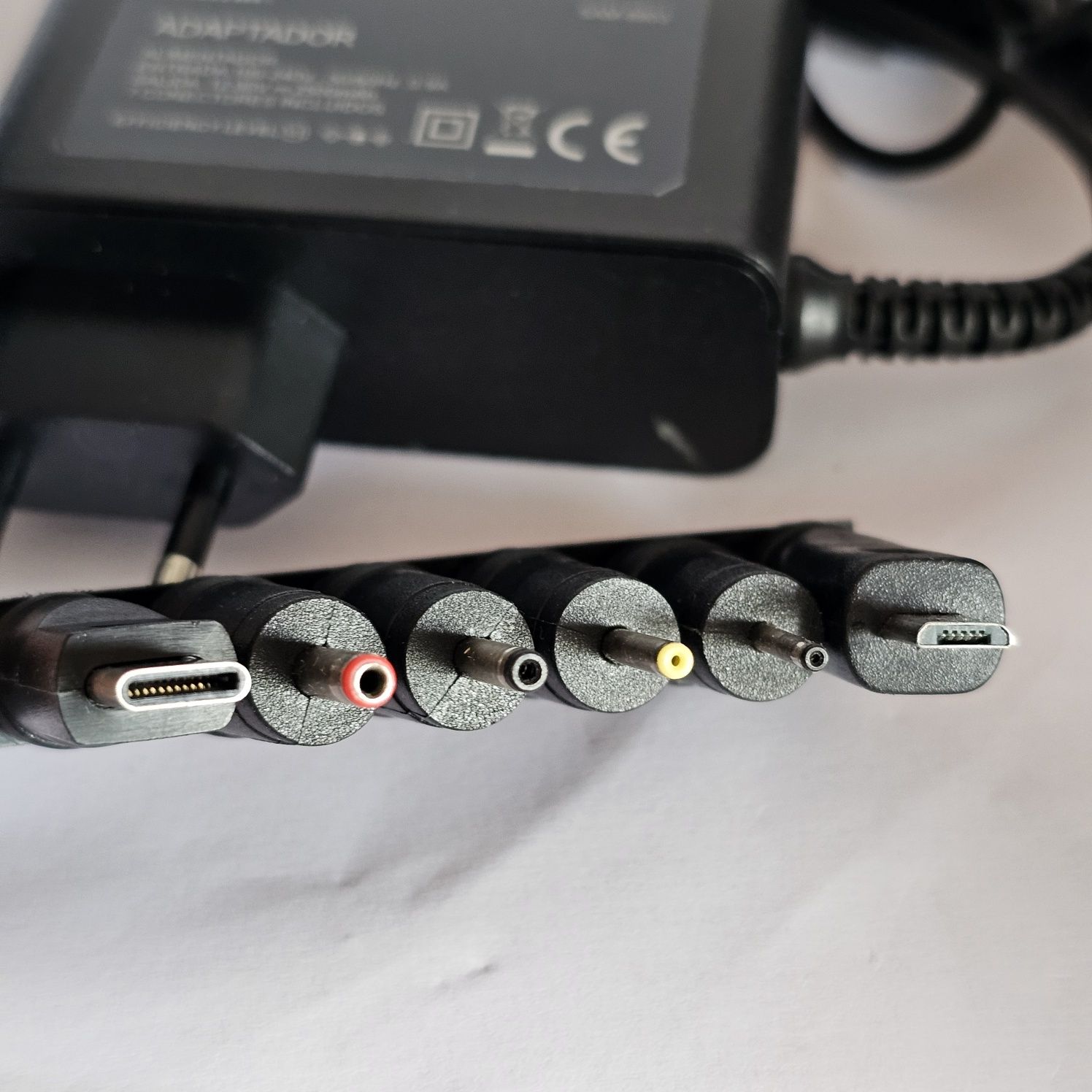 Carregador 12v 30w c/ 6 adaptadores