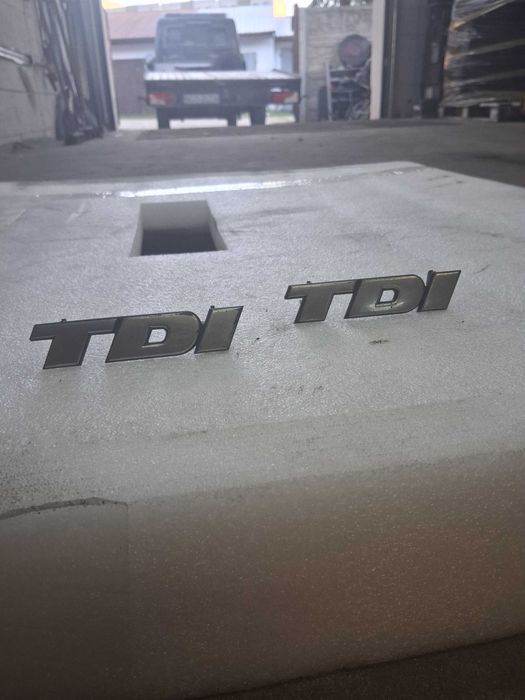 vw t4 emblemat na przedni gril TDI