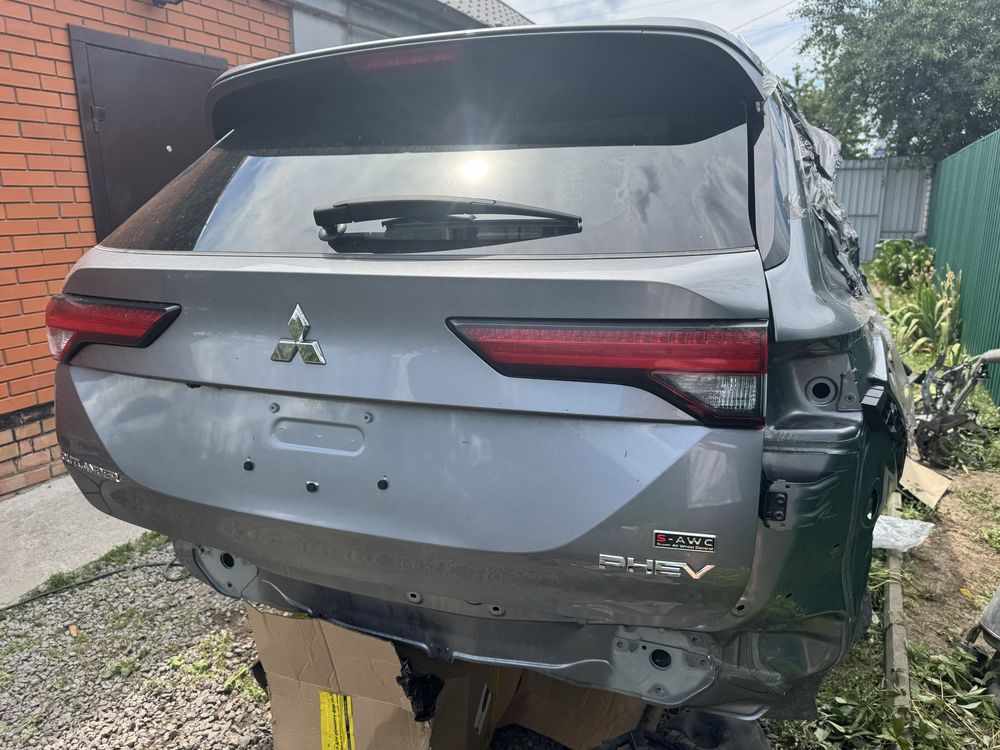 Mitsubishi Outlander 4 задня ляда кришка багажнику 2024