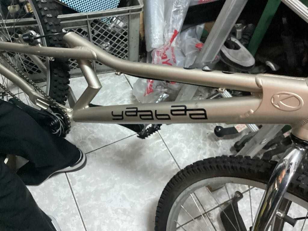 Bicicleta de trial Yaabaa nova.