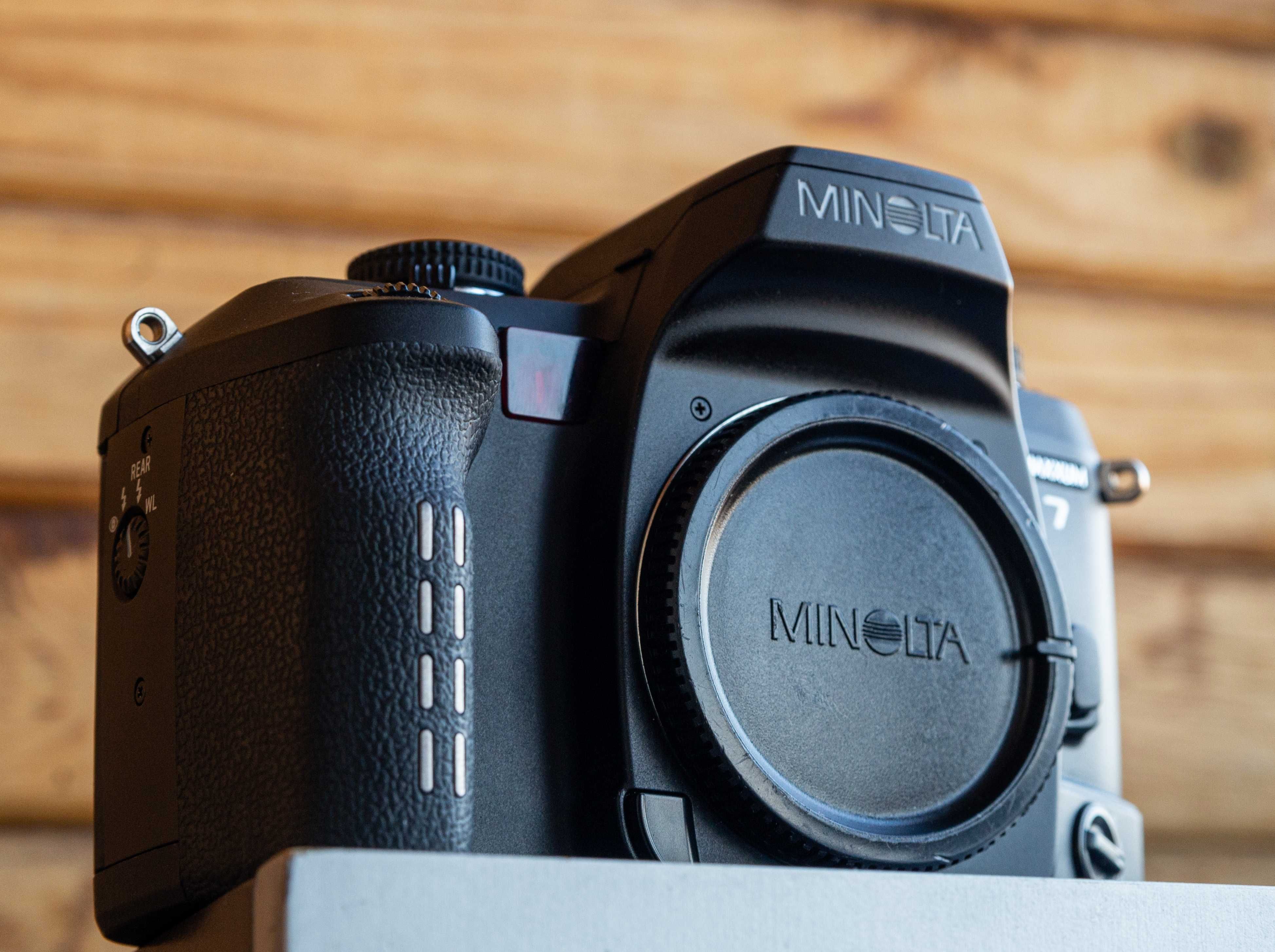 Плівковий фотоапарат Minolta Maxum 7