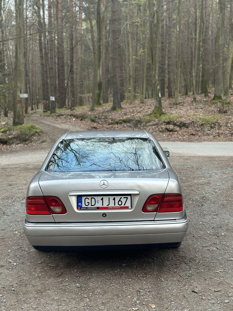 Mercedes-Benz E-class W210