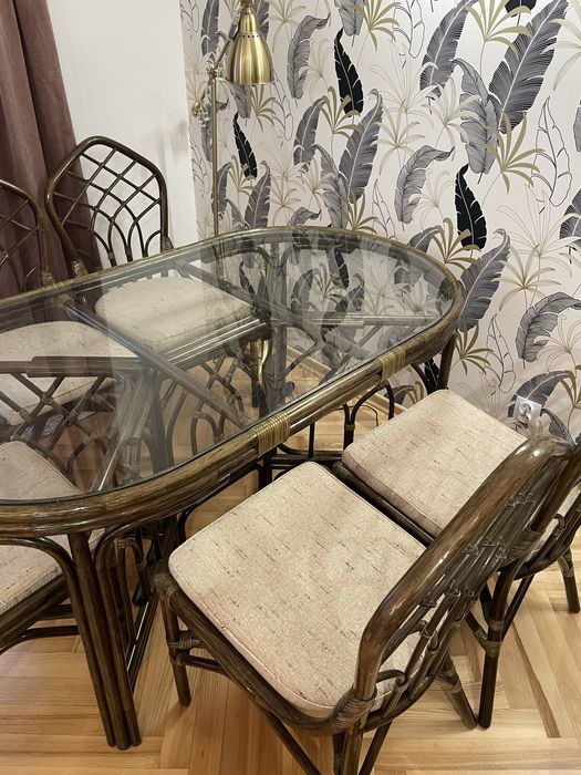 Stół ratanowy i 6 krzeseł