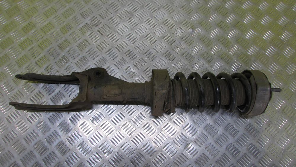 Пневмостойка VW Touareg NF FL стійка пневма стойка туарег передня ліва