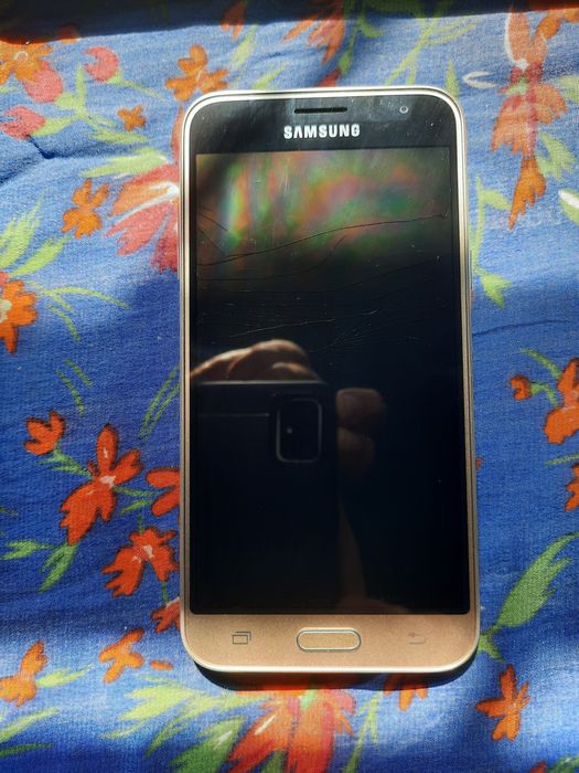 Смартфон Samsung J320f Galaxy j3