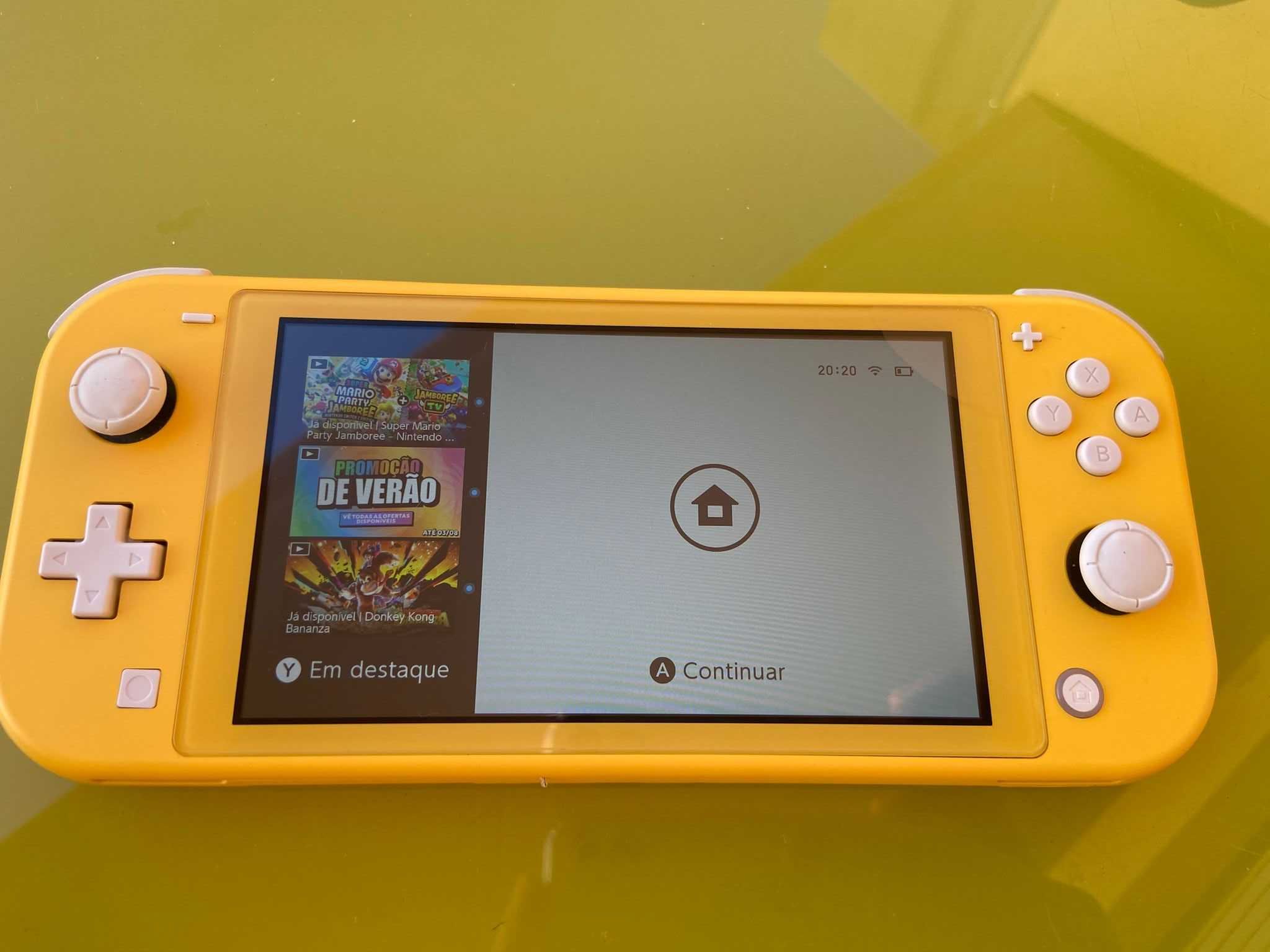 Nintendo Switch Lite + FIFA 22