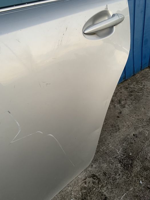 Lexus IS220 06- drzwi lewe tylne lewy tyl srebrne