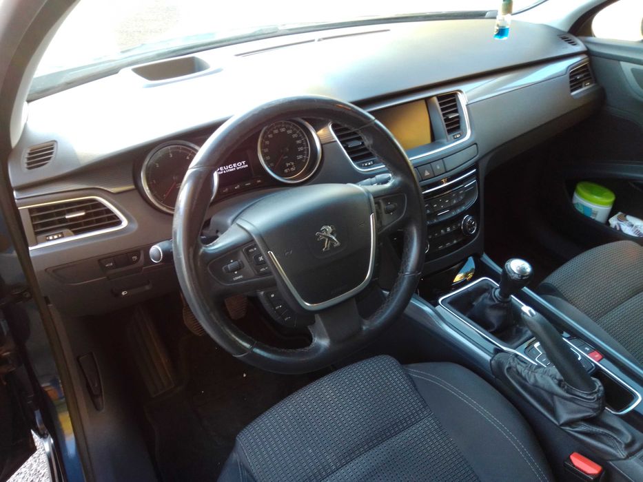 Carrinha Peugeot 508 SW caixa manual.