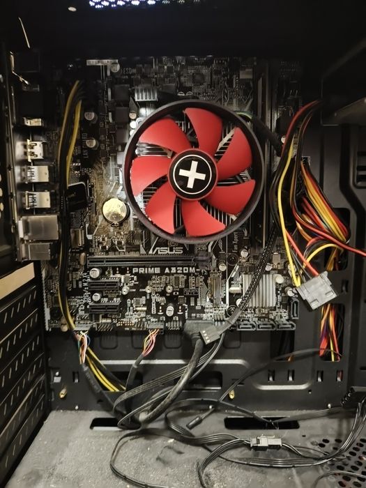 Sprzedam obudowę wraz z płytą główną oraz zasilacz