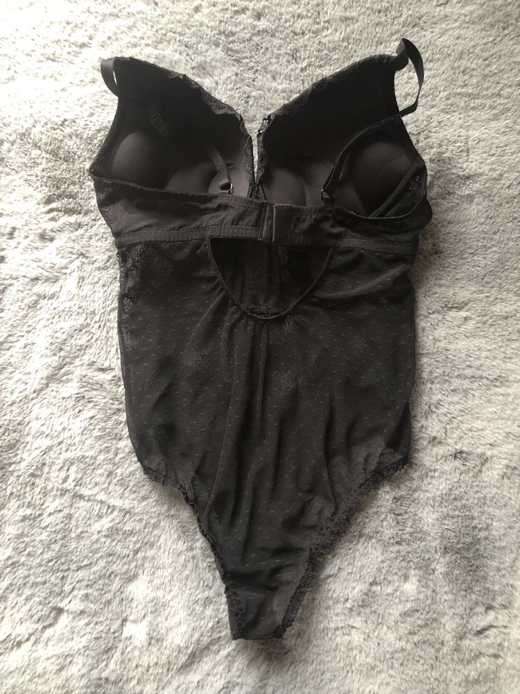 289. Nowe. Koronkowe body super push-up H&M czarne. Miseczka C/B