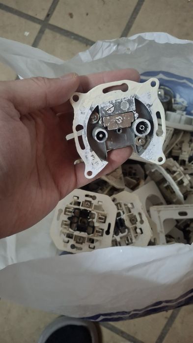 Tomadas e interruptores Legrand