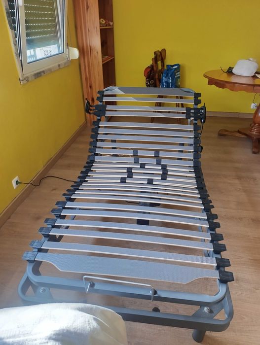 Cama articulada em excelente estado