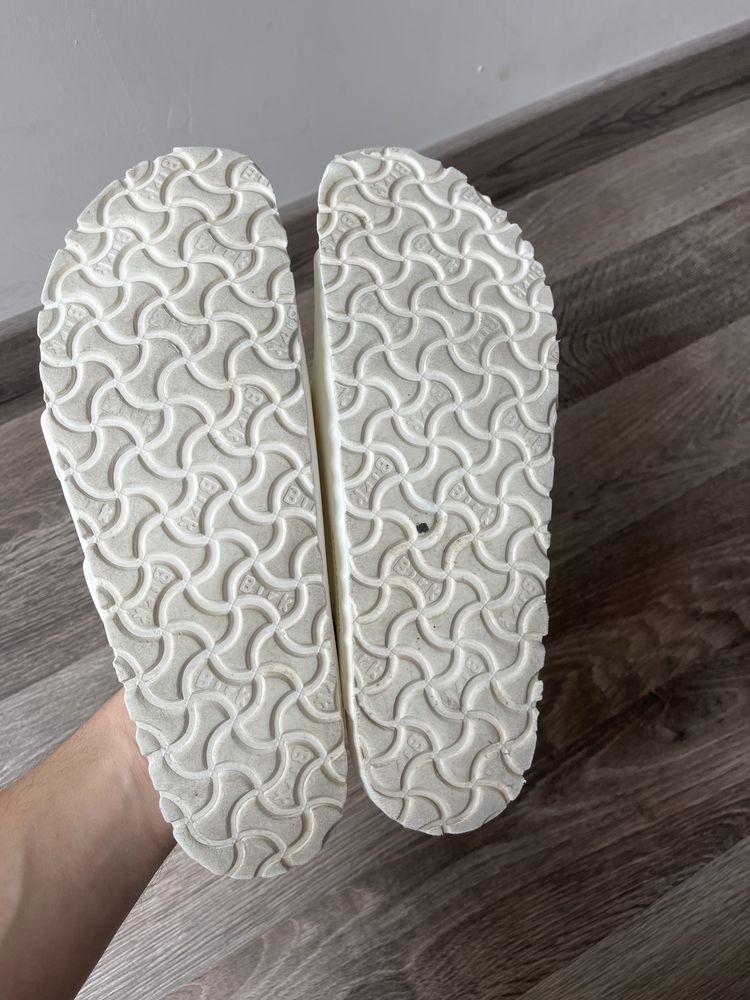 Тапки шльопки шльопанці birkenstock взуття 41 р білі