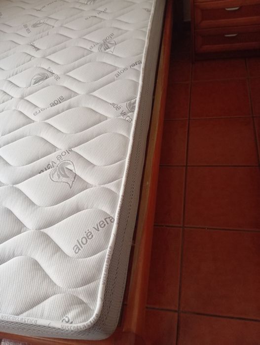 Mobília de quarto folha cerejeira.