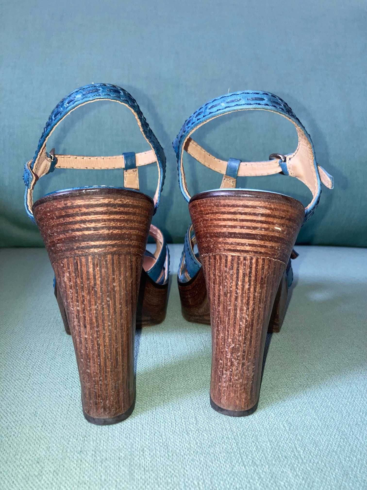 Skórzane luksusowe niebieskie buty sandały Kurt Geiger 38 drewno