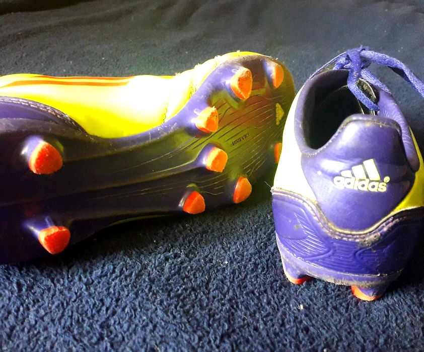 Футбольні бутси adidas