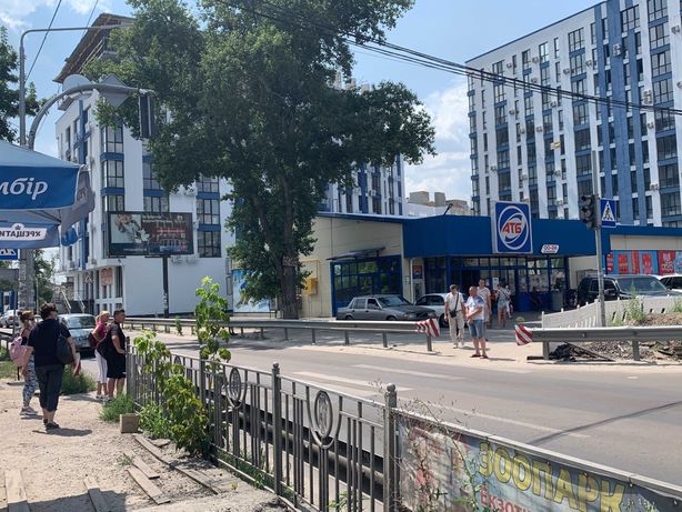 Сдам помещение возле АТБ и аптеки оптовых цен возле метро Славутич