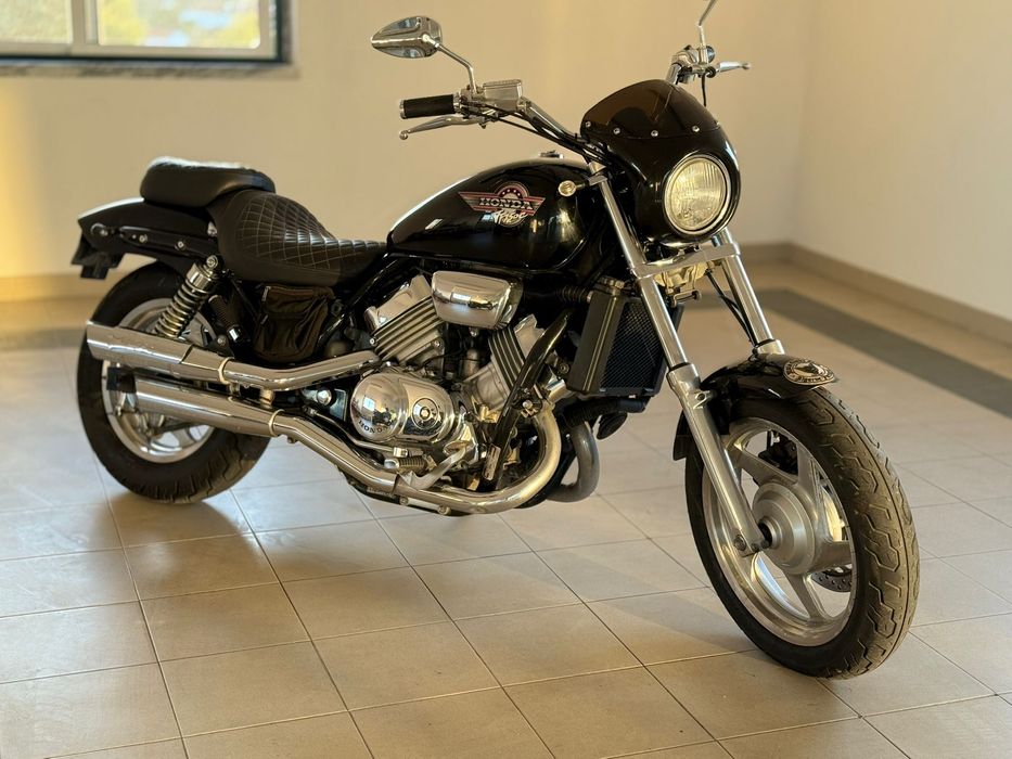 Honda VF750C Magna