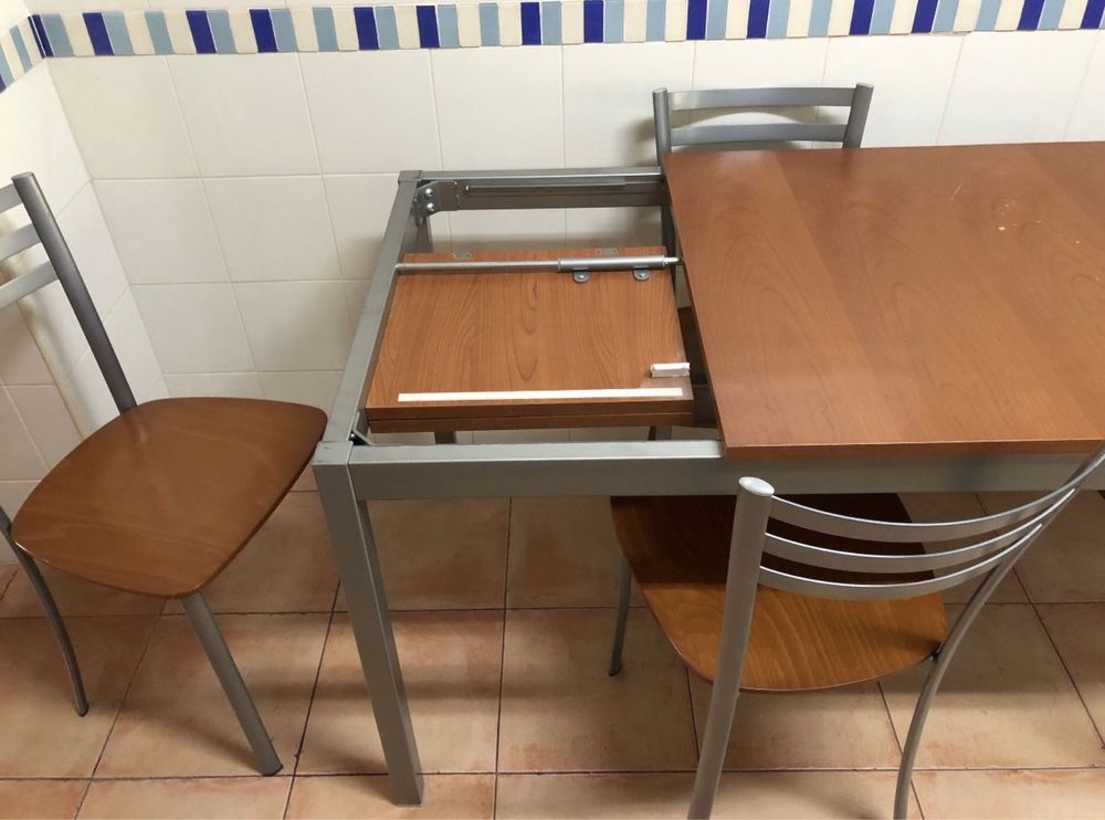 Mesa de cozinha extensível com 4 cadeiras