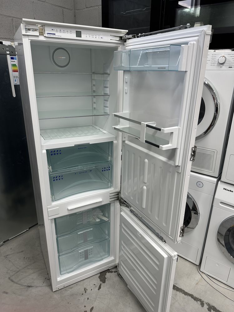 Вбудований холодильник Liebherr ICBN 3356/Biofresh