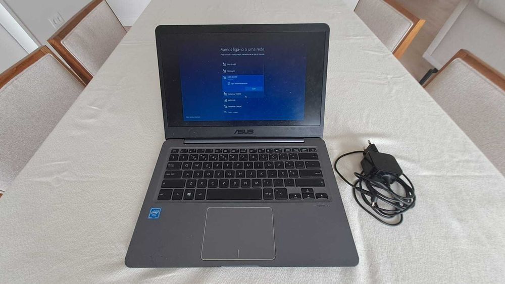 Portátil ASUS Vivobook E406MA - 14'' - RAM: 4 GB - 64 GB eMMC