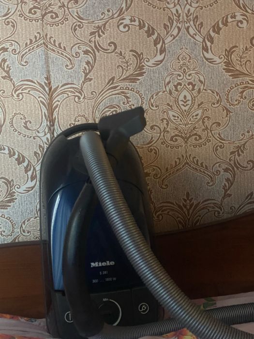 Пилосос Міле S381 1800W